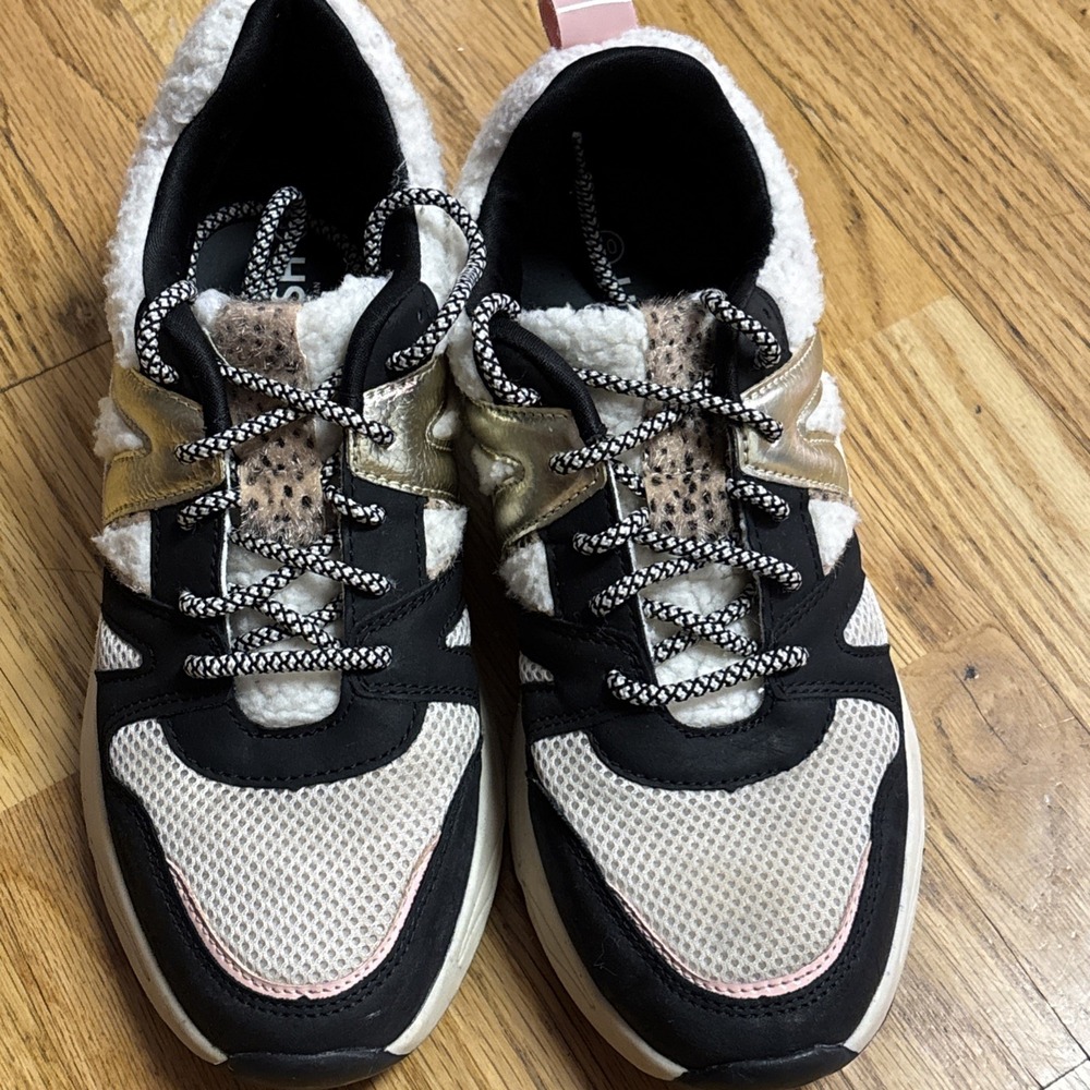 POSH by Poelman METALLIC SHERPA Dad Sneakers‎ in BLACK x WHITE Women's Size 8 US